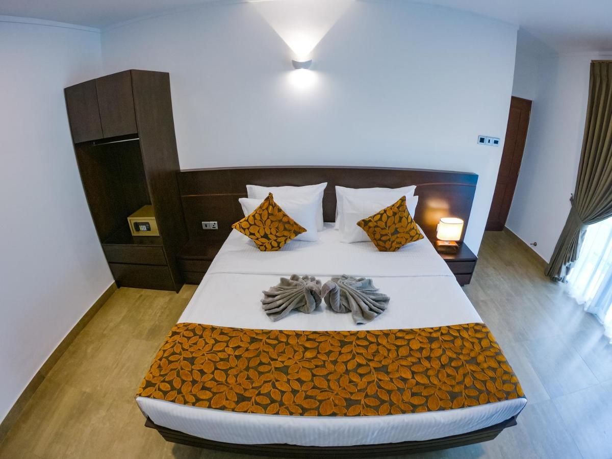 Bony'S Holiday Inn Негомбо Екстер'єр фото