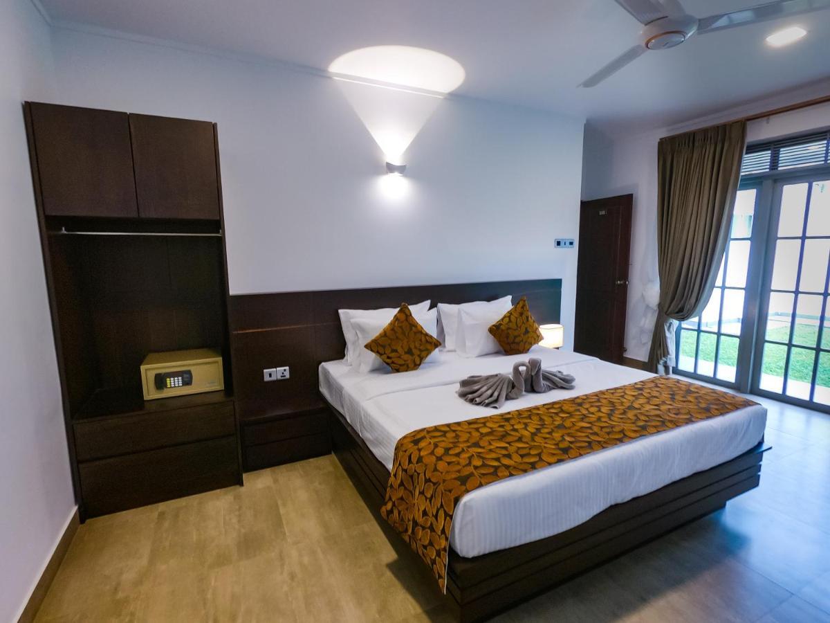 Bony'S Holiday Inn Негомбо Екстер'єр фото